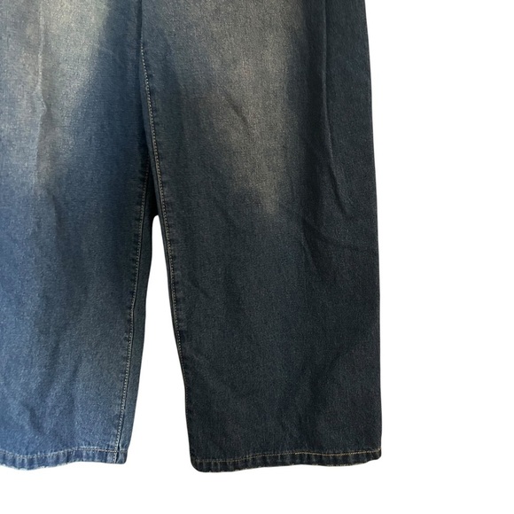 High Rise Wide Leg Distressed Jeans - Picture 5 of 10